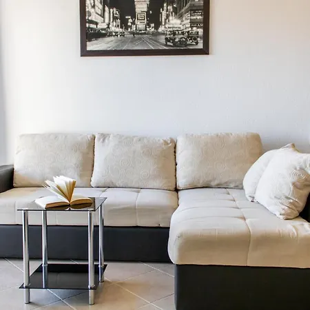 Maris Apartment *