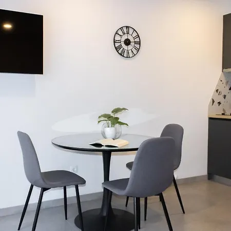 Maris Apartment *