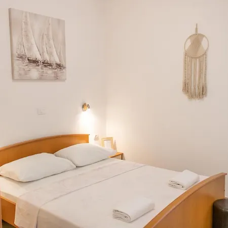 Maris Apartment *